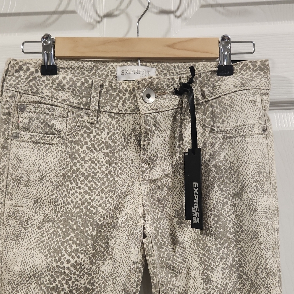 Express Women's Beige/Gray Snake Patterned Skinny Jeans